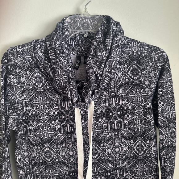 Ultra Flirt Women’s size small black/white Cowl Neck Drawstring Sweater - Picture 2 of 7
